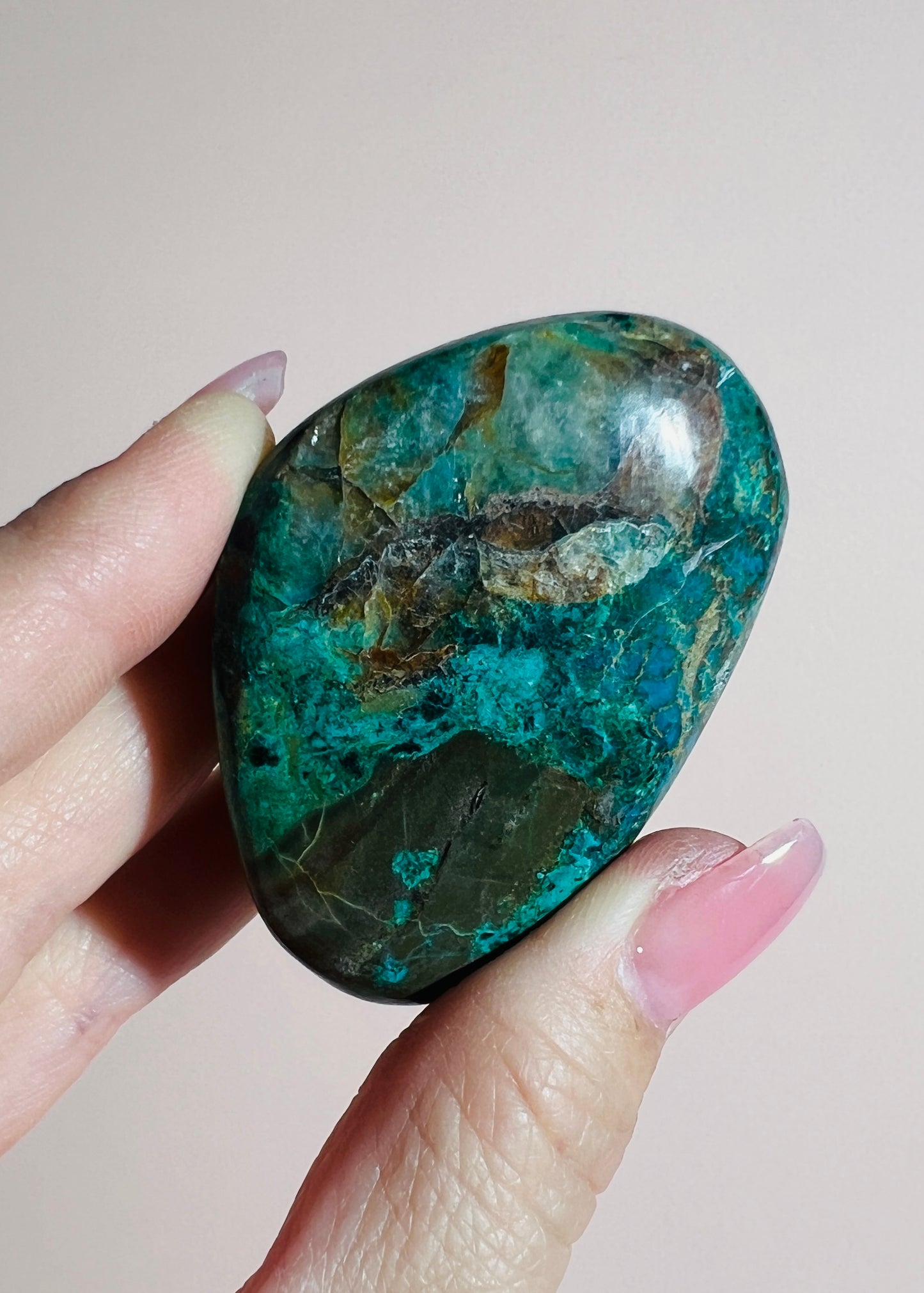 Chrysocolla in Quartz Palm Stone