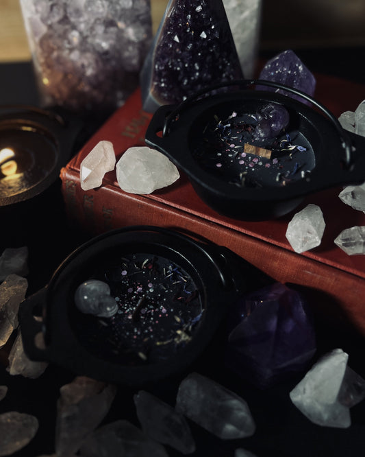 Cauldron Candle - Seance