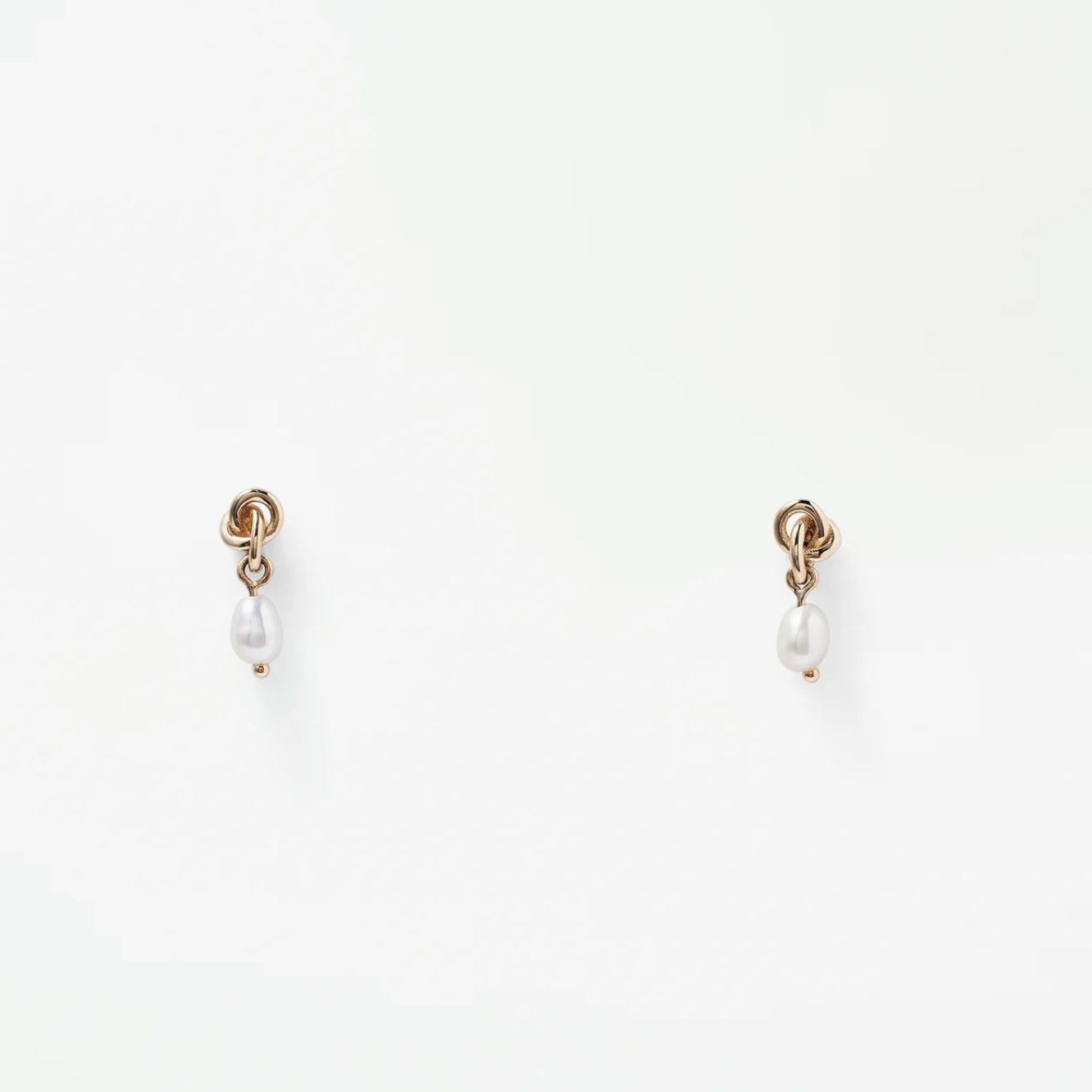 Little Ode Pearl Earrings